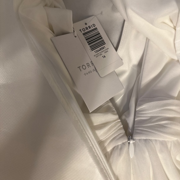 Torrid Wedding Gown Size 16 1x - Picture 4 of 4